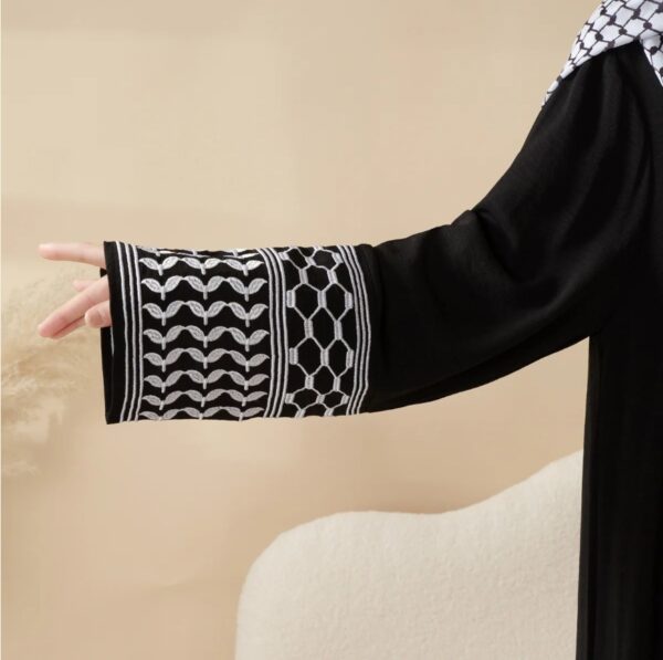 Keffiyeh Style Abaya With Crossbody Bag - Image 4